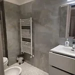 Rum i privatbostad Mmm Train Station 2 *