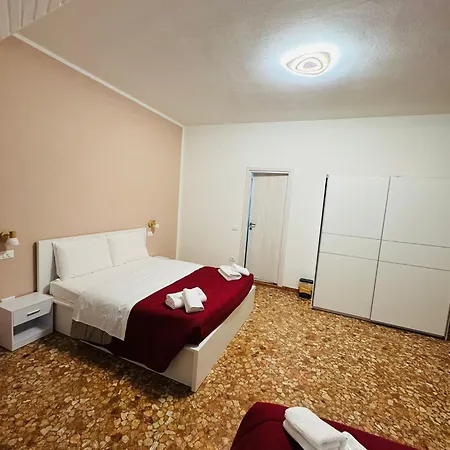 Rum i privatbostad Mmm Train Station 2 *