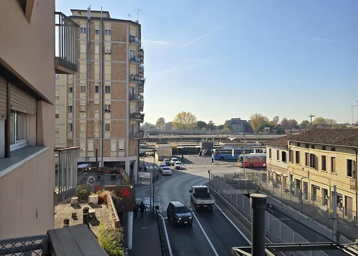 ホームステイ Mmm Train Station 2