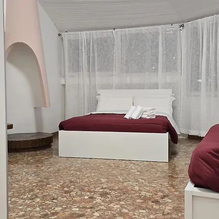 Rum i privatbostad Mmm Train Station 2 *