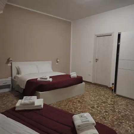 Rum i privatbostad Mmm Train Station 2 *